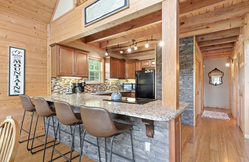 Monteagle Cabina | Monteagle Cabin, Views! Hot Tub!