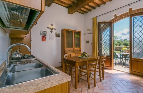 Capraia e Limite Apartamento | Montereggi by Interhome