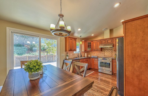 Del Rey Oaks Casa | Monterey Bay Cozy Charmer
