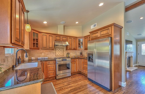 Del Rey Oaks Casa | Monterey Bay Cozy Charmer