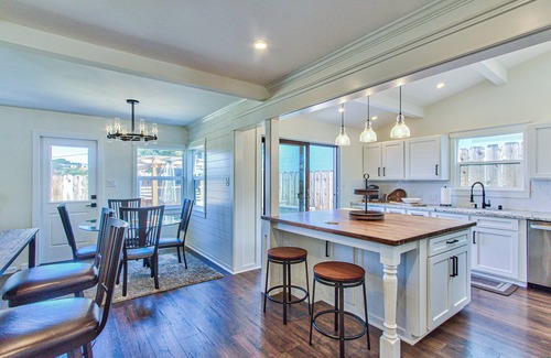 Del Rey Oaks Casa | Monterey Bay Home Near Pebble Beach & Carmel with Putting Green & AC 3Bed 2 Bath