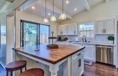 Del Rey Oaks Casa | Monterey Bay Home Near Pebble Beach & Carmel with Putting Green & AC 3Bed 2 Bath