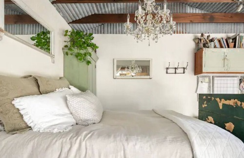Freedom Apartamento | Monterey Bay Tuscan-Style Art Studio on Two Acres