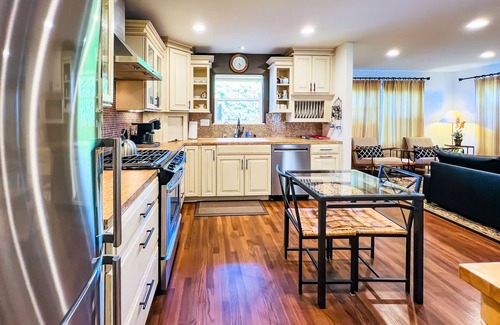 Seaside Casa | Monterey Co. Bungalow Near the Ocean - 2 Free Aquarium Passes Included!