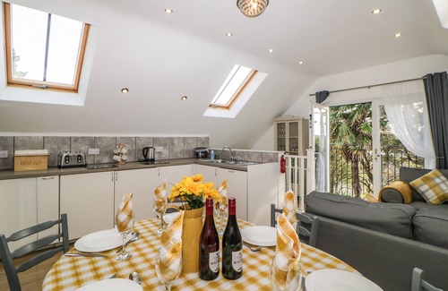 Torquay Cabaña | MONTEREY MEWS, family friendly, character holiday cottage in Torquay