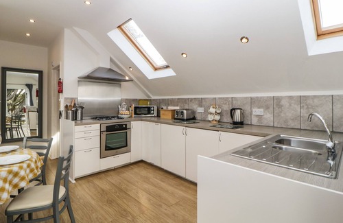 Torquay Cabaña | MONTEREY MEWS, family friendly, character holiday cottage in Torquay