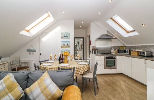 Torquay Cabaña | MONTEREY MEWS, family friendly, character holiday cottage in Torquay