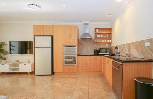 Bright Casa | Monterey - Pet friendly townhouse