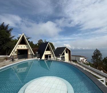 Parmonangan Hotel | Montero Glamping & Stay