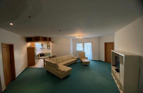 Pocking Apartamento | Monteurwohnung , 4 Schlafzimmer, 130qm, Balkon, einzige Wohneinheit im Haus, Parkplatz