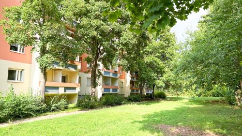 Stadtbezirk West Apartamento | Monteurwohnungen mit TV, Internet, Parkplatz, Waschmaschine, Küche, Balkon, Restaurants und Supermarkt