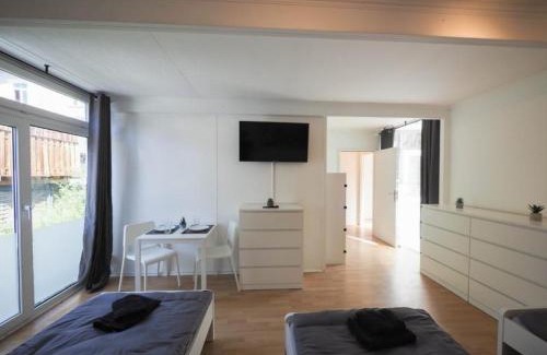 Ahrensburg Apartamento | Monteurwohnung-mit-Terrasse-fuer-7-Personen-WLAN-TV-Kueche-Ahrensburg-Naehe-Hamburg-OD06c