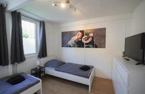 Ahrensburg Apartamento | Monteurwohnung-mit-Terrasse-fuer-7-Personen-WLAN-TV-Kueche-Ahrensburg-Naehe-Hamburg-OD06c