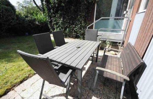 Ahrensburg Apartamento | Monteurwohnung-mit-Terrasse-fuer-7-Personen-WLAN-TV-Kueche-Ahrensburg-Naehe-Hamburg-OD06c