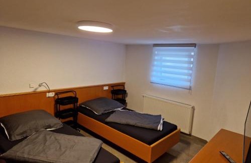 Muggensturm Casa | Monteurzimmer- Kellerwohnung mit GemeinschaftsBad und Küche BEI RASTATT