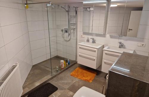 Muggensturm Casa | Monteurzimmer- Kellerwohnung mit GemeinschaftsBad und Küche BEI RASTATT