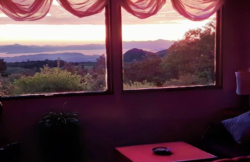 Santa Elena Casa | MONTEVERDE - ¡Casa cómoda, bien equipada en bosques con vista!