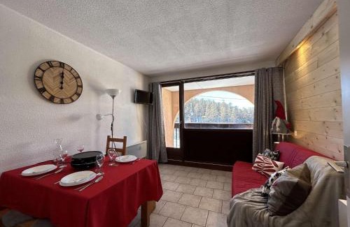 Montgenevre Apartamento | Montgenèvre : Studio rénové, ski aux pieds, 4 pers., parking inclus, animaux acceptés - FR-1-330D-135