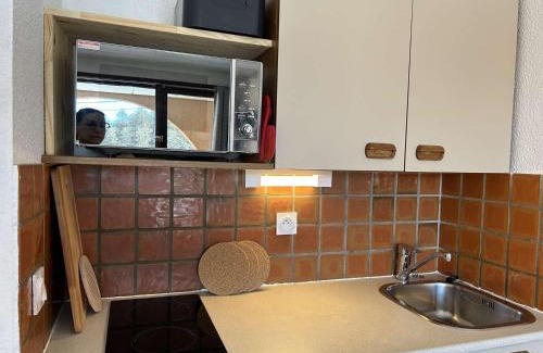 Montgenevre Apartamento | Montgenèvre : Studio rénové, ski aux pieds, 4 pers., parking inclus, animaux acceptés - FR-1-330D-135