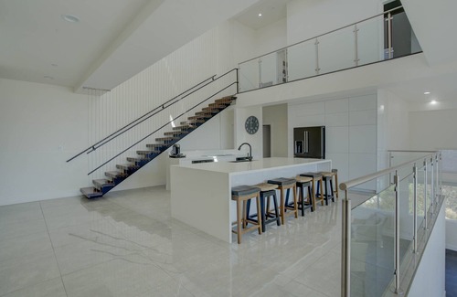 La Presa Casa | MONTH TO MONTH Amazing Views NEW Luxury 5 Bed 4.5 Bath Modern Home