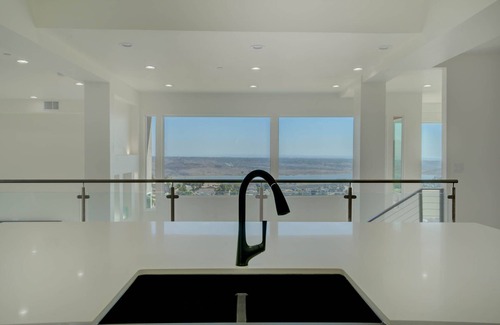 La Presa Casa | MONTH TO MONTH Amazing Views NEW Luxury 5 Bed 4.5 Bath Modern Home