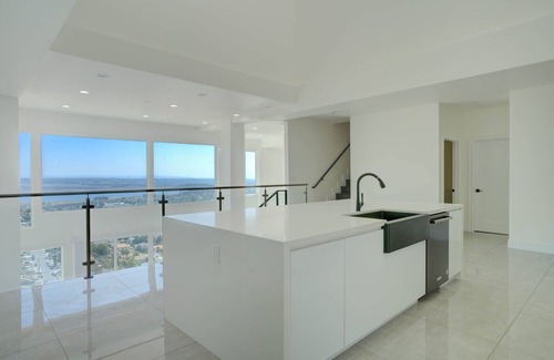 La Presa Casa | MONTH TO MONTH Amazing Views NEW Luxury 5 Bed 4.5 Bath Modern Home