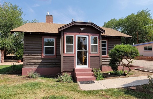 Moab Cabina | Month to Month Rental - Adorable 2 bedroom cabin close to downtown Moab!
