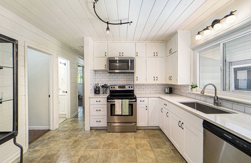 Barths Casa | Monthly 3 bd, 1.5 bath house, walk to Sloan's Lake & coffee. 10 mins to downtown