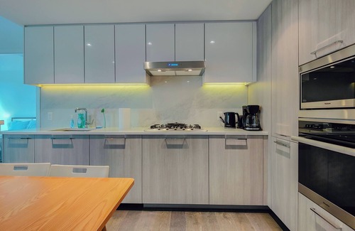 Richmond City Centre Condominio | (Monthly 40% OFF) Modern High-Rise 2 Bedroom Condo with Stunning City Views