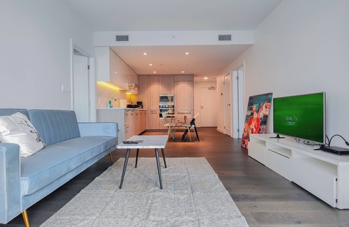 Richmond City Centre Condominio | (Monthly 40% OFF) Modern High-Rise 2 Bedroom Condo with Stunning City Views