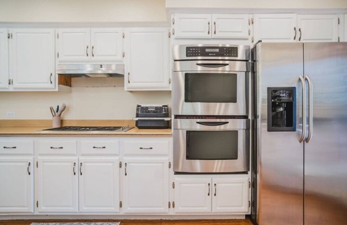 Antioch Casa | Monthly and Seasonal Large Petite Lake 4/4 Lakehouse Retreat with Hot Tub
