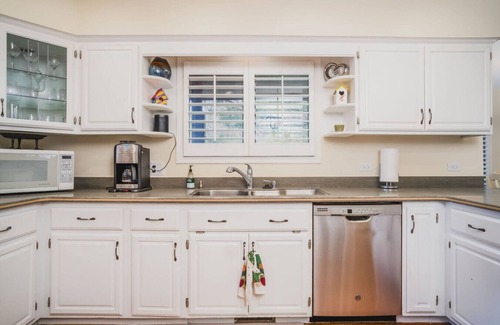 Antioch Casa | Monthly and Seasonal Large Petite Lake 4/4 Lakehouse Retreat with Hot Tub