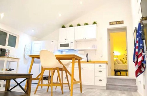 Mar Vista Casa | Monthly - Cozy 1 Bed Guest Suite near Venice Beach