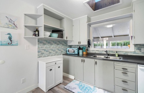 Downtown Cannon Beach Casa | Monthly Memories - 1 block to the beach!