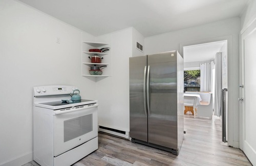 Downtown Cannon Beach Casa | Monthly Memories - 1 block to the beach!