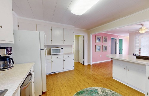 Kure Beach Cabaña | Monthly Off Season Rentals! Charming Beach Cottage, 1 Block to Beach, Kure Pier + Food, Dog Friendly