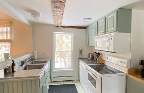 Proctorsville Casa | Monthly or Seasonal rental. Sleeps 9, pet friendly! 5 mins to Okemo