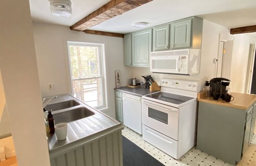 Proctorsville Casa | Monthly or Seasonal rental. Sleeps 9, pet friendly! 5 mins to Okemo