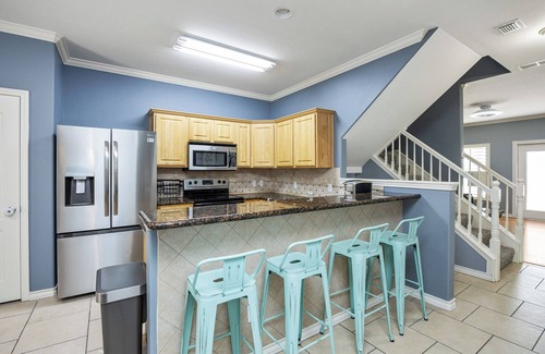 Corpus Christi Casa | Monthly Rates! Walk to Beach 3 Bedroom w/Community Pool
