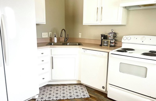 Greensboro Casa | Monthly Rental: 2 Bed 2 Bath in Greensboro