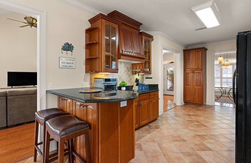 St. Simons Island Casa | Monthly Rental – 4BR Pet-Friendly Retreat w/ Office, Bikes, Patio, Near Stables & Village Creek