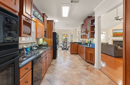 St. Simons Island Casa | Monthly Rental – 4BR Pet-Friendly Retreat w/ Office, Bikes, Patio, Near Stables & Village Creek