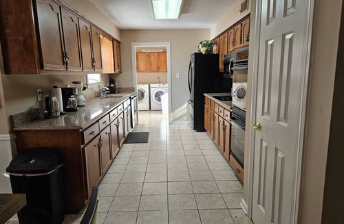 Southwind Casa | MONTHLY STAYS- 5 BR+ Extra Space Bed with Pool- Master Downstairs