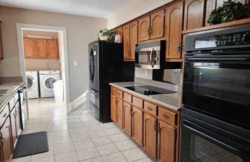 Southwind Casa | MONTHLY STAYS- 5 BR+ Extra Space Bed with Pool- Master Downstairs