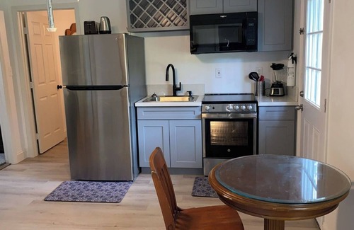 Whiteville Casa | MONTHLY STAYS-Spacious 8-bedroom house in delightful Whiteville-Abundant Parking