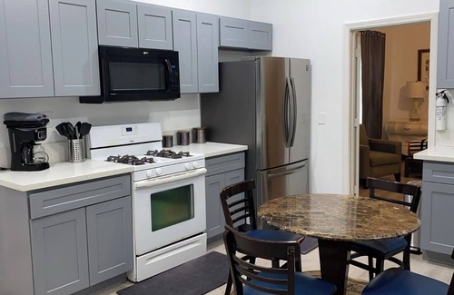 Whiteville Casa | MONTHLY STAYS-Spacious 8-bedroom house in delightful Whiteville-Abundant Parking