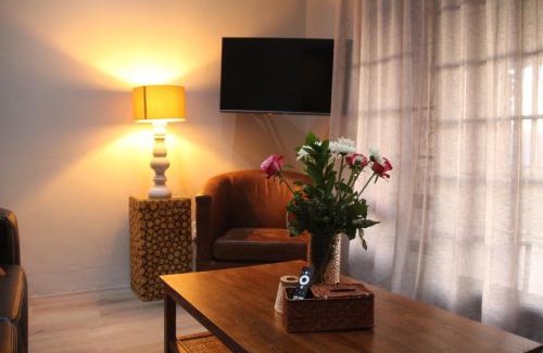 Franschhoek Casa | MontMartre Chalets & Venue