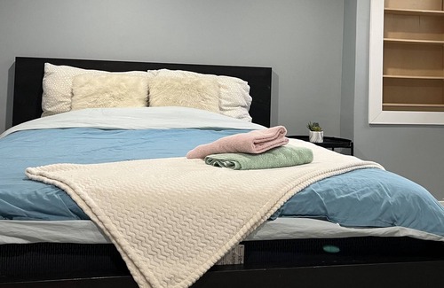 Villeray—Saint-Michel—Parc-Extension Apartamento | Montreal ! Cosy Basement, 20 min Dtown
