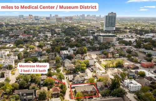 Montrose Casa | Montrose 2BR Sleeps 10 Walkable Gated Parking