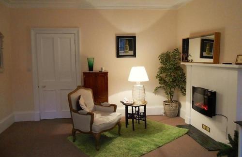 Selkirk Casa | Montrose Apartment